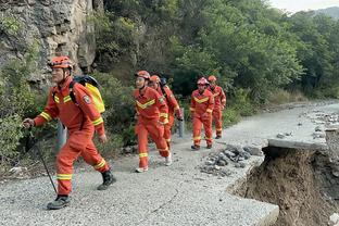 科尔：球队今天失误太多了 并且全队犯规25次也是一个重点